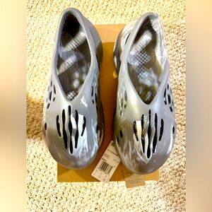 *SOLD* DO NOT BUY!! Adidas Yeezy Foam Runner RNNR MX Granite - Size 9